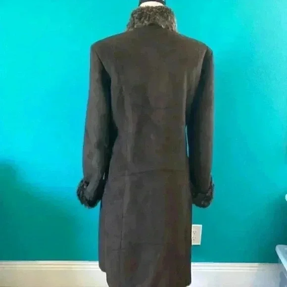 Vintage faux fur jacket in size 6 - Picture 3 of 5